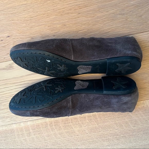 Born Scalloped Suede Flats - Picture 4 of 11